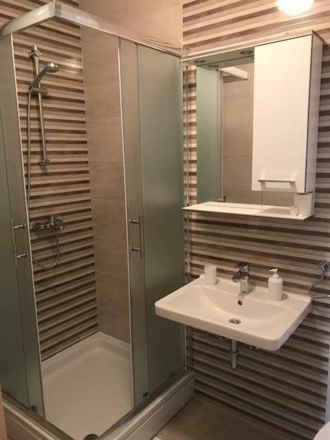 Apartmani Ruza Макарска Екстериор снимка